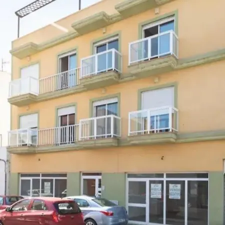 Spacious Near The Beach In