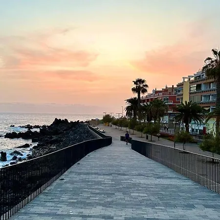 Spacious Near The Beach In
